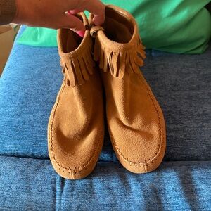 NWOB Fringed Tan suede Boots size 9